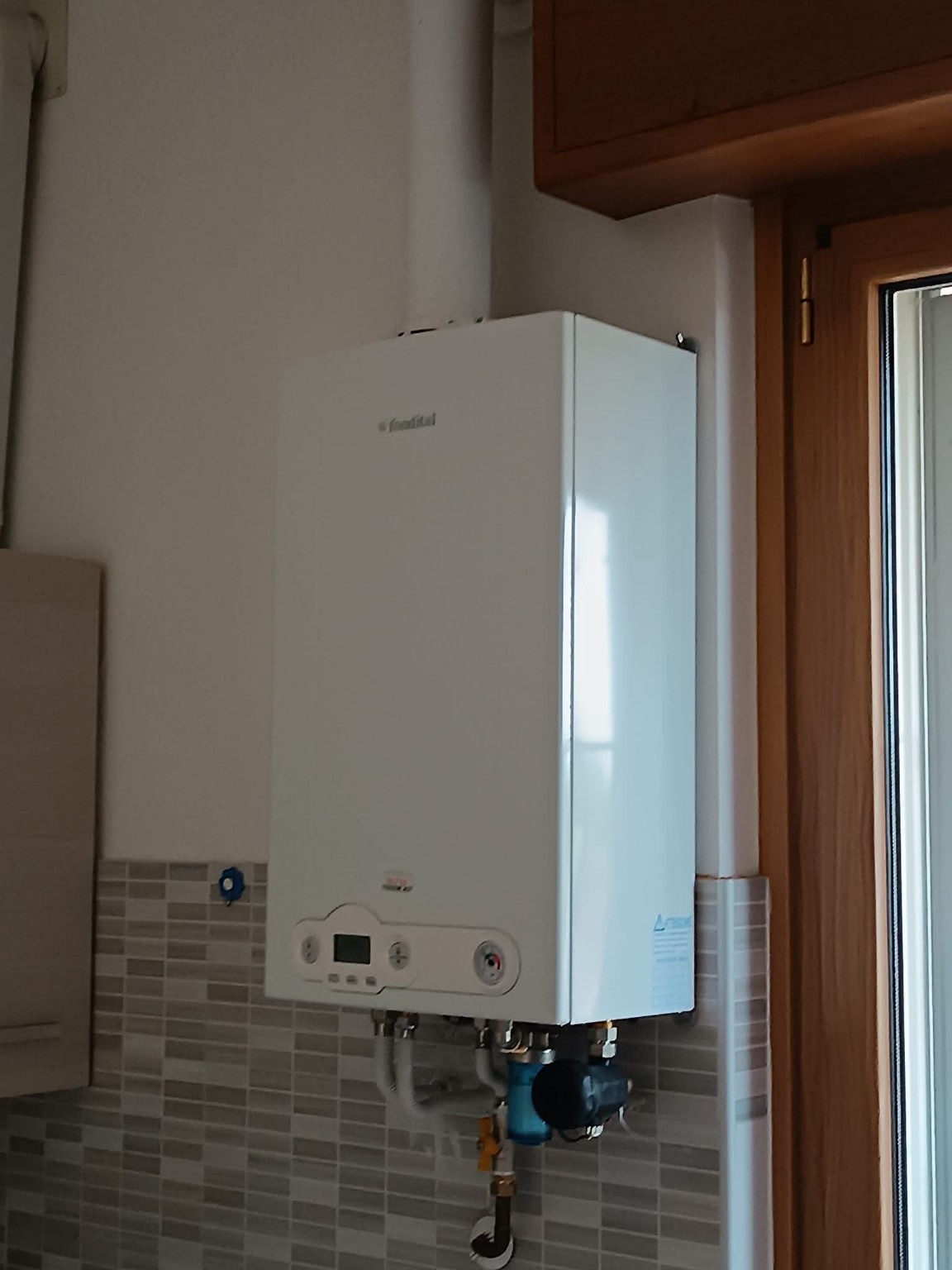 Sostituzione e installazione caldaie murali ad alta efficienza, con attenzione a sicurezza, consumi e assistenza.